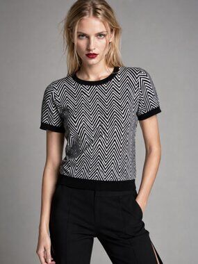 Cotton Black White Chevron Pattern Knit Top